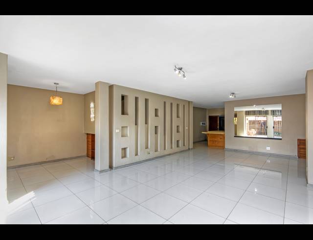 3 BEDROOM DUPLEX FOR SALE IN BRAMLEY NORTH